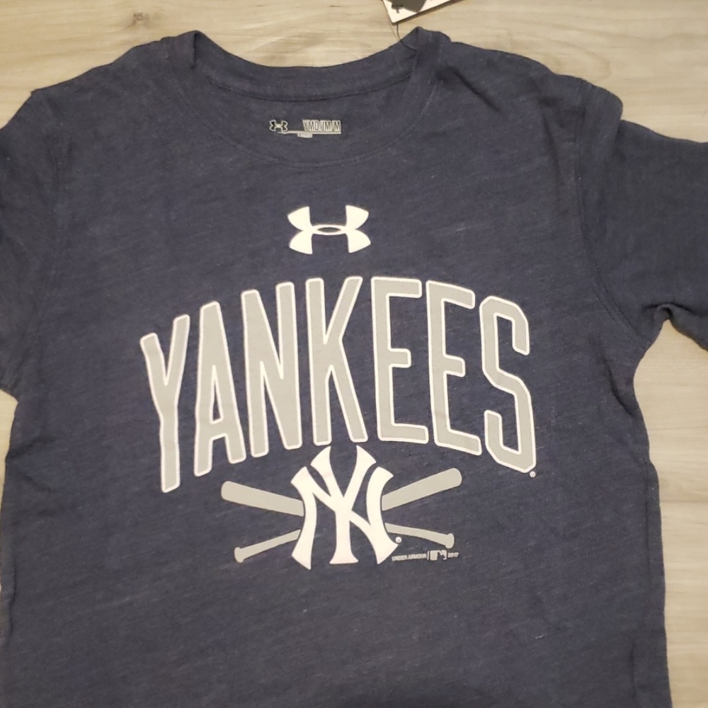 BNWT Under Armour NY Yankees tshirt